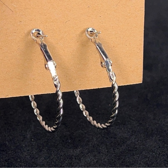 Silver Twist Rope Hoop Earrings Elegant Classic - Picture 2 of 6